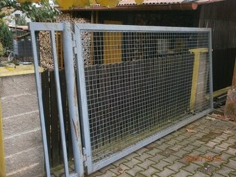 Železná brána, vrata