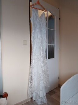 Bílé šaty krajkové