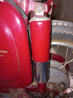 Hledám zadní tlumiče jawa čz