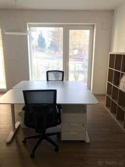 Prodám vybavení kanceláře