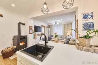 PRODEJ rodinného domu po rekonstrukci ve vilové čtvrti v Jar