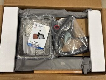 Nerezový kuchyňský dřez s baterií