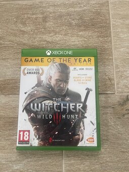Xbox one hry NHL 2019 , FIFA 2019 a 2018 , Witcher Wild Hunt