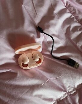 Bezdrátová růžová sluchátka