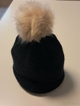 Čepice dámská s bambulí