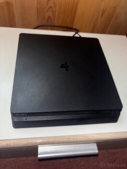 Playstation 4 + ovladač