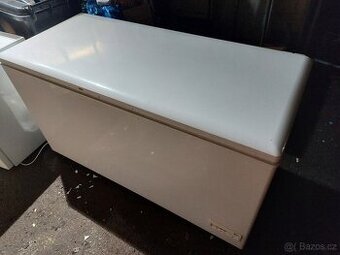 Liebherr pultový mrazák 600L.