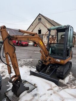 Poskozeny minibagr Case cx23 2.4tuny