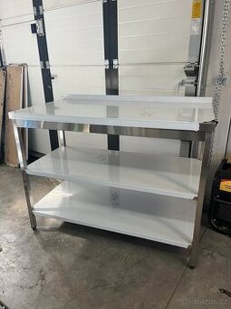 Nerezový pracovní stůl se dvěma policemi