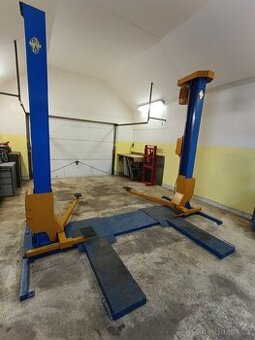 Dvousloupový hever, zvedák