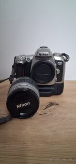 Nikon F75 s objektivem AF NIKKOR 28-80 mm 3.3-5.6 G