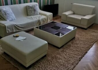 Bílá koženková sedací souprava (K tomu sedačka zdarma)