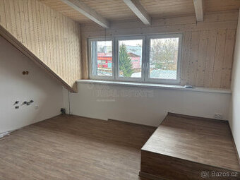 Pronájem nového podkrovního bytu 2+kk, 45 m², Hněvotín u Olo
