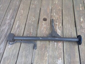 Dobový, originální hever, zvedák Mercedes Benz.