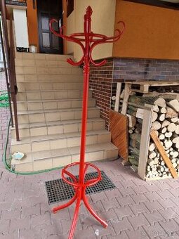 Dřevěný věšák TON