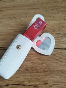 Bílý obal na rtěnku