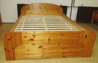 Celomasivní borovicová postel s lamelovým roštem