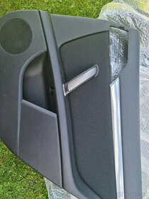tapecirungy bočních dveří Peugeot 407