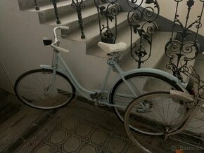 Staré dámské kolo velociped