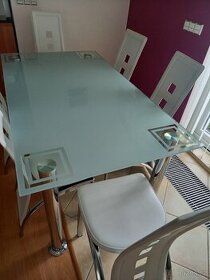 skleněný jídelní stůl 160x90