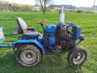 Malotraktor s příslušenstvím