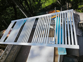 Žebřík radiátor s bočním připojením 750x1680mm