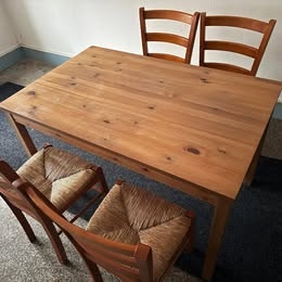 Jídelní set dřevo masiv - stůl + 4 židle