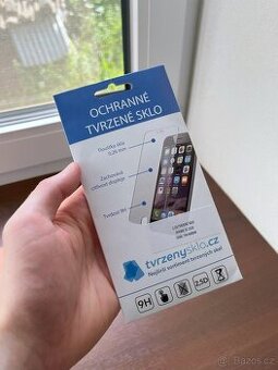 Ochranné tvrzené sklo -- iPhone SE 2022 / 2020 -- Nové
