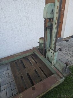 Nůžkový hydraulicky zvedák hever 1,5T Ddr