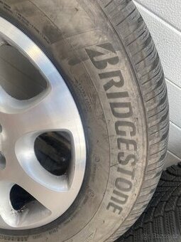 235/65 r17 Bridgestone Blizzak lm005