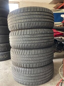 Letní pneu 215/55/17 Bridgestone 90%