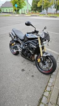 Triumph Street Triple 675 – naháč, krásný stav, laděné výfuk