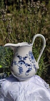 Starožitná porcelánová mléčenka "Cibulák"  Značeno Meissen