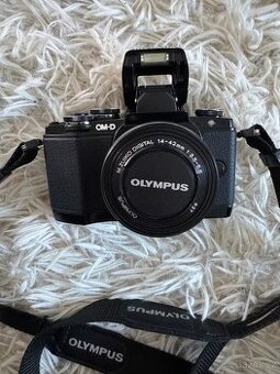 Olympus E-M10 + objektiv