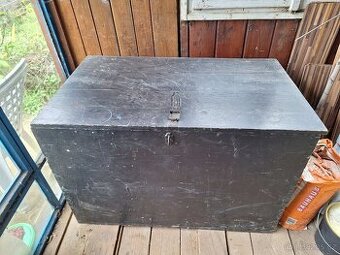 bedna  dřevěná s kováním