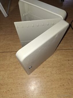 Skříňka na klíče.