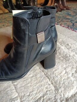 Kotníkové kožené kozačky vel.38