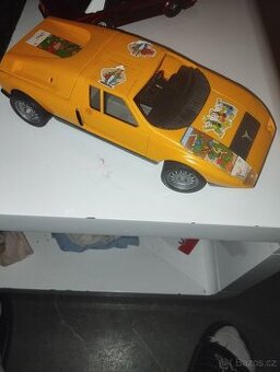Staré hračky auto mercedes