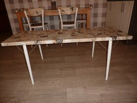 Retro "novinový" konferenční stolek po renovaci