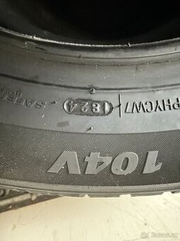 235/55 R18 104V Kumho WinterCraft WP52