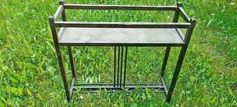 Secesni stojan na kvetiny