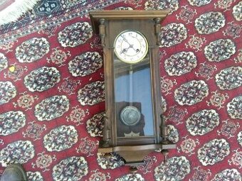 Neorenesanční hodiny pendlovky