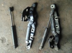 Audi A6 c5 limusina- zadní kapota, panty a vzpěry