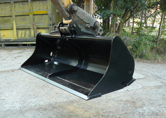 Pevná dvoubřitá svahovací lopata š.150cm pro JCB 3cx/4cx/5cx