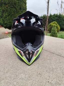 Dětská helma na moto