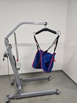 Elektrický zvedák pojízdný včetně sedáku