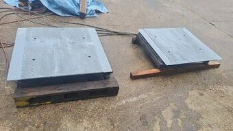 Hydraulický tester vůlí čepů přední nápravy