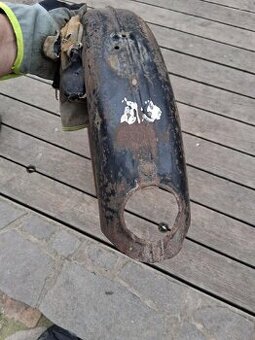 ČZ 150 C zadní blatník