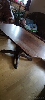 Masivní dubový konferenční stolek