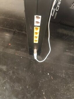 Modem Compal CH7465 černý (pro Pevný internet Kabel)
